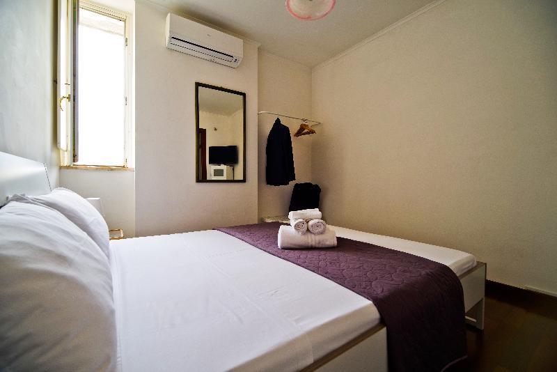 Bed And Travel Apartment Dogana Regia 15 Salerno Exterior foto