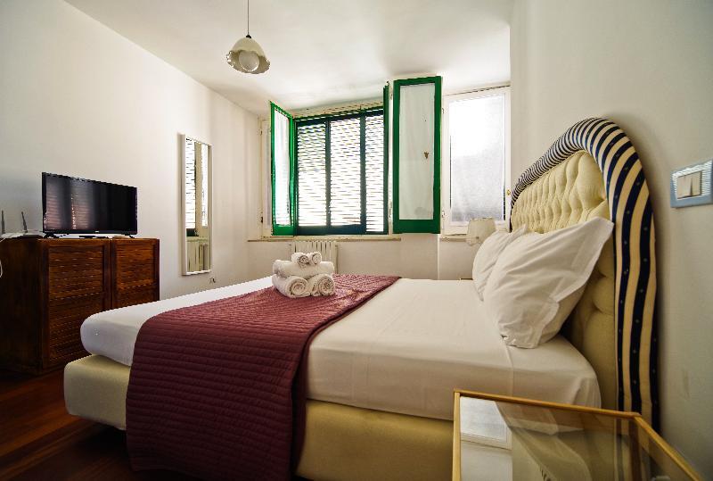 Bed And Travel Apartment Dogana Regia 15 Salerno Exterior foto