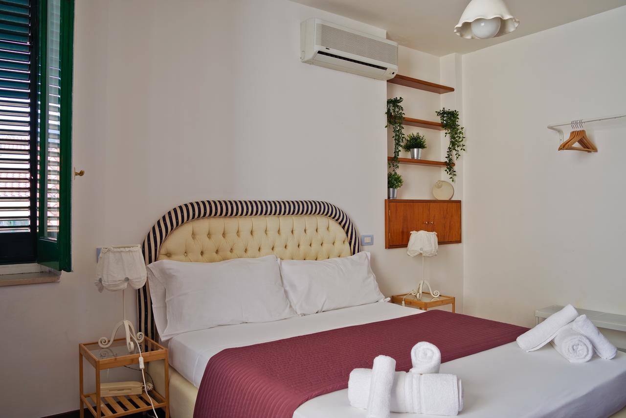 Bed And Travel Apartment Dogana Regia 15 Salerno Exterior foto