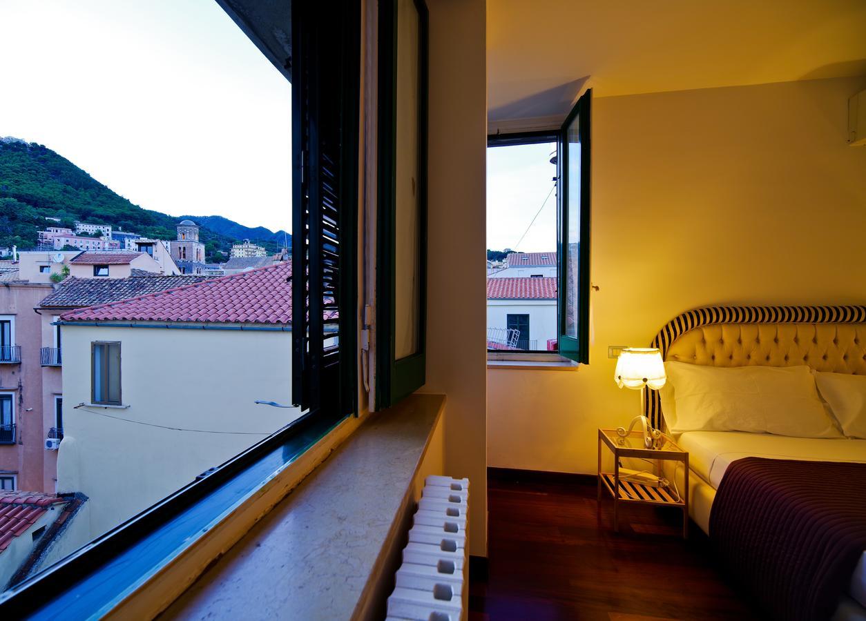 Bed And Travel Apartment Dogana Regia 15 Salerno Exterior foto