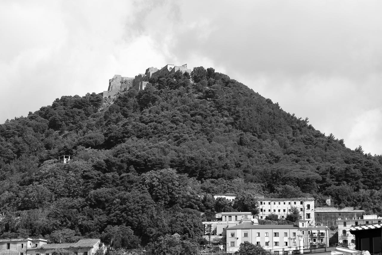 Bed And Travel Apartment Dogana Regia 15 Salerno Exterior foto