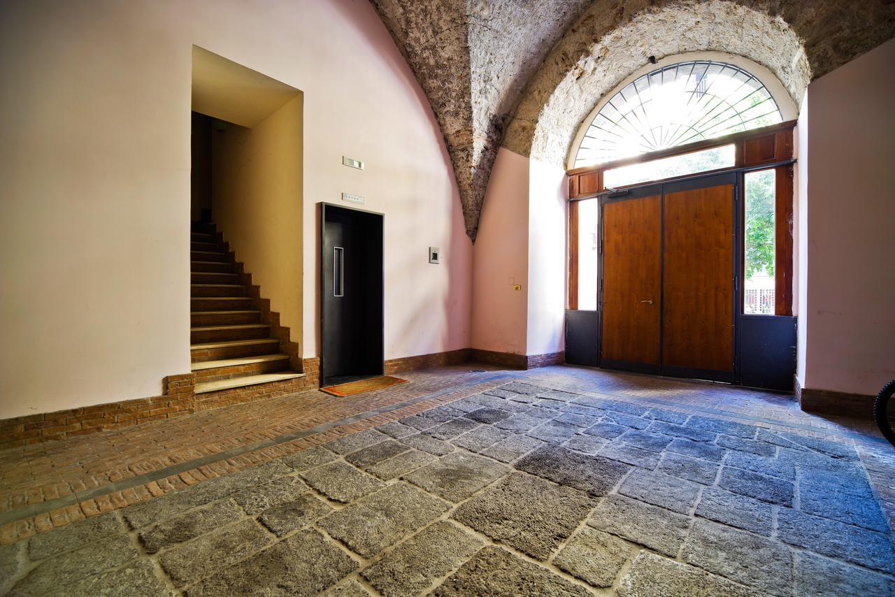 Bed And Travel Apartment Dogana Regia 15 Salerno Exterior foto