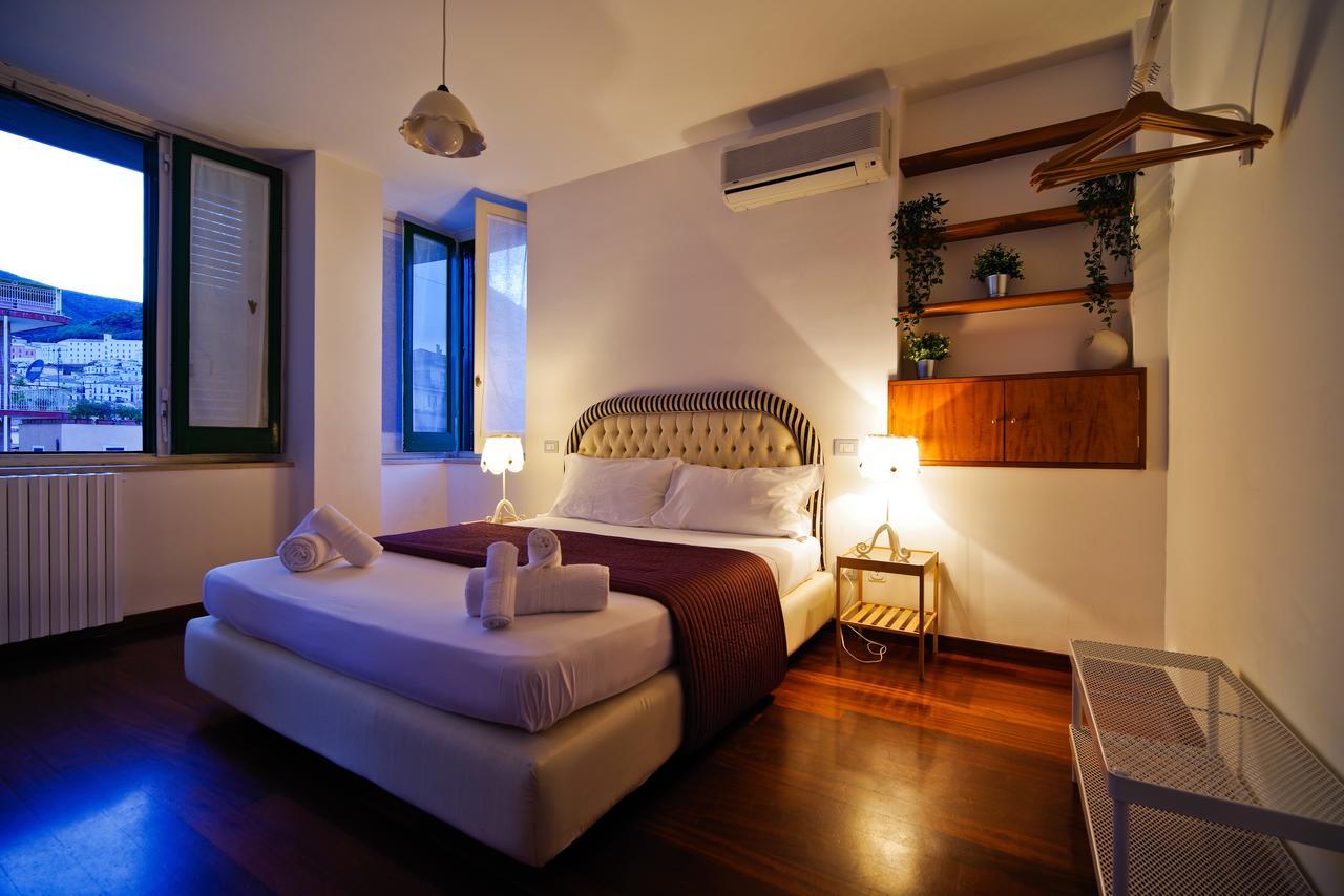 Bed And Travel Apartment Dogana Regia 15 Salerno Exterior foto