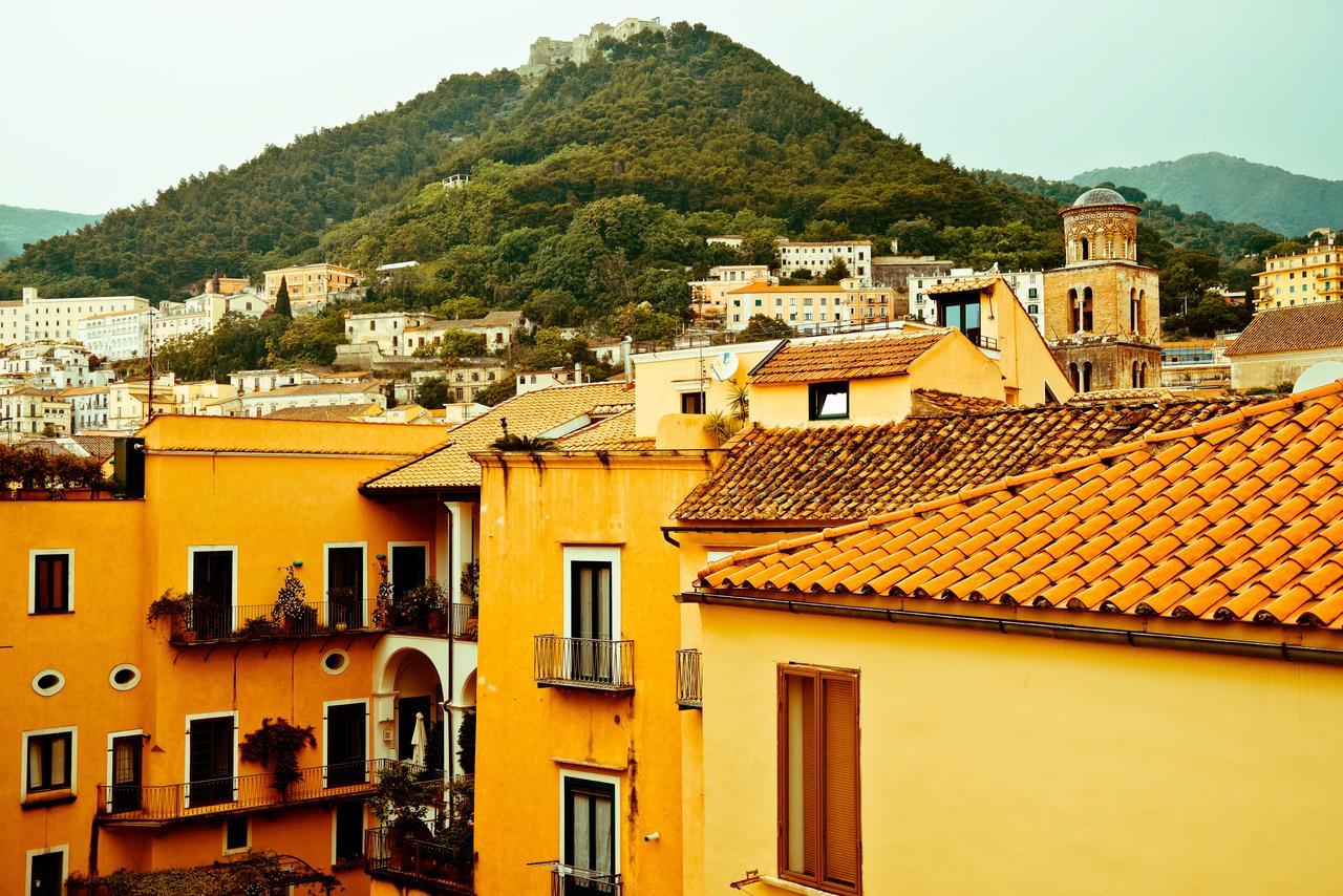 Bed And Travel Apartment Dogana Regia 15 Salerno Exterior foto